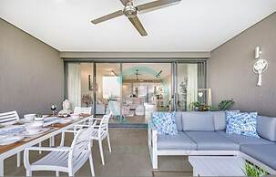 Peninsula Bliss Sea View Private Balcony Dining