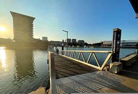 Peninsula Bliss Sea View Private Balcony Dining