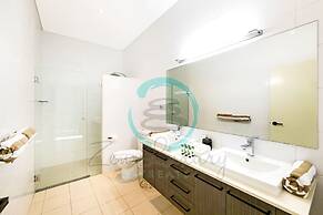 Luxurious Cozy Retreat Pool Office Parking