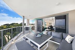 Zen Arkaba 3BR Luxury Waterfront Apt Pool BBQ