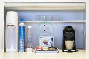 Zen Arkaba 3BR Luxury Waterfront Apt Pool BBQ