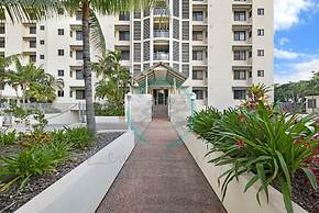 Zen Arkaba 3BR Luxury Waterfront Apt Pool BBQ