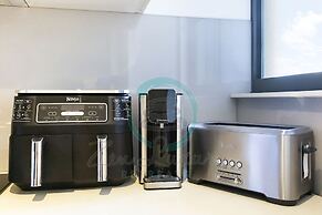 Zen Arkaba 3BR Luxury Waterfront Apt Pool BBQ