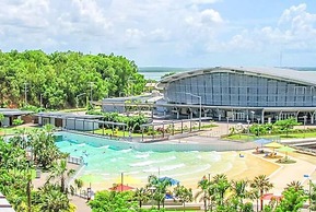 Zen Arkaba 3BR Luxury Waterfront Apt Pool BBQ