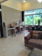 Ubud suites batuan