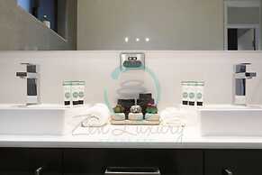 Modern Living Private Pool Bar Pets OK