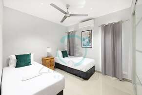 Modern Living Private Pool Bar Pets OK