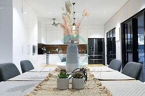 Modern Living Private Pool Bar Pets OK