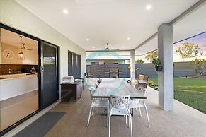 Modern Living Private Pool Bar Pets OK