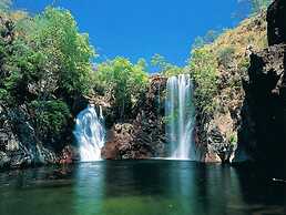 Modern Living Private Pool Bar Pets OK