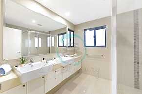 Zen Ocean Charm 3BR Luxury W Front Apt Pool BBQ