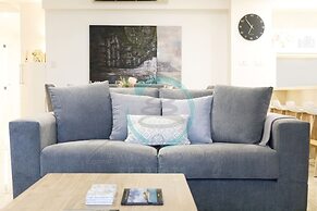 Zen Ocean Charm 3BR Luxury W Front Apt Pool BBQ