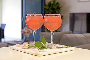 Zen Ocean Charm 3BR Luxury W Front Apt Pool BBQ