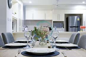 Zen Ocean Charm 3BR Luxury W Front Apt Pool BBQ