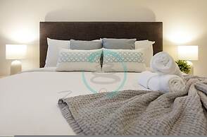 Zen Ocean Charm 3BR Luxury W Front Apt Pool BBQ