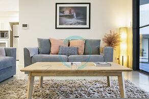 Zen Ocean Charm 3BR Luxury W Front Apt Pool BBQ