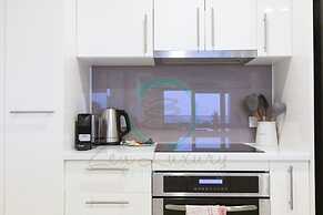 ZEN SUN City Cozy 2-br 2-ba Ocean View Retreat