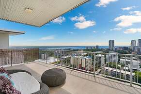 Pinnacle Penthouse Escape Panoramic Views Pool