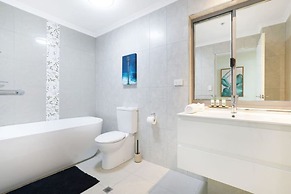 Pinnacle Penthouse Escape Panoramic Views Pool