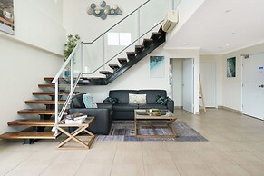 Pinnacle Penthouse Escape Panoramic Views Pool