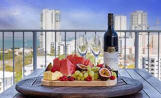 Pinnacle Penthouse Escape Panoramic Views Pool