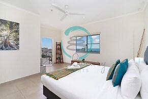 Pinnacle Penthouse Escape Panoramic Views Pool