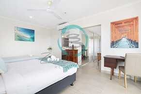 Pinnacle Penthouse Escape Panoramic Views Pool