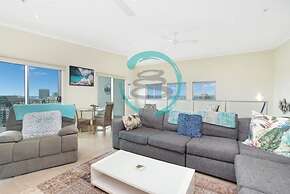 Pinnacle Penthouse Escape Panoramic Views Pool