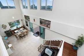 Pinnacle Penthouse Escape Panoramic Views Pool