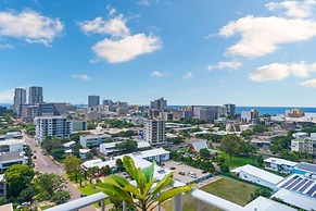 Pinnacle Penthouse Escape Panoramic Views Pool