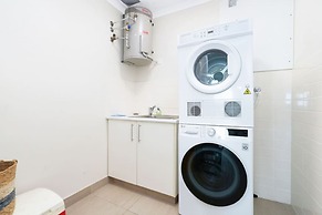 Pinnacle Penthouse Escape Panoramic Views Pool