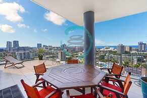 Pinnacle Penthouse Escape Panoramic Views Pool