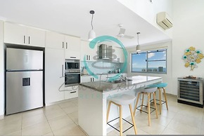 Pinnacle Penthouse Escape Panoramic Views Pool