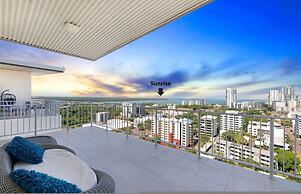 Pinnacle Penthouse Escape Panoramic Views Pool