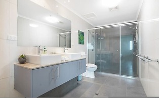 Pinnacle Penthouse Escape Panoramic Views Pool