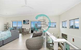 Pinnacle Penthouse Escape Panoramic Views Pool