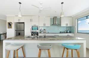 Pinnacle Penthouse Escape Panoramic Views Pool