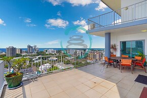 Pinnacle Penthouse Escape Panoramic Views Pool