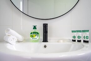 Nightcliff Retreat Stylish 2BR Apt Near Foreshore