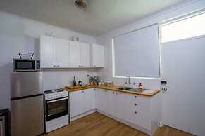 Nightcliff Retreat Stylish 2BR Apt Near Foreshore