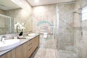 Urbanretreat Modern Outdoor Dining Backyard