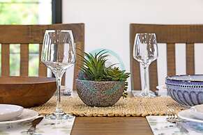 Urbanretreat Modern Outdoor Dining Backyard