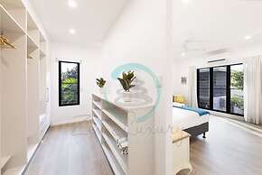 Urbanretreat Modern Outdoor Dining Backyard