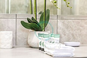 Urbanretreat Modern Outdoor Dining Backyard