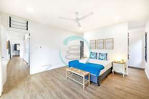 Urbanretreat Modern Outdoor Dining Backyard