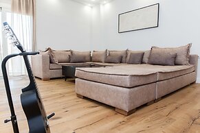 Kallithea Modern Living w Designer Touch