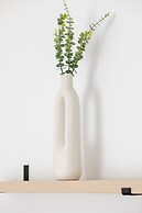 Modern Studio in the Centre by Renters