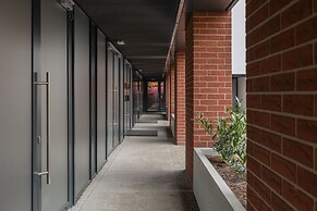 Modern Studio in the Centre by Renters