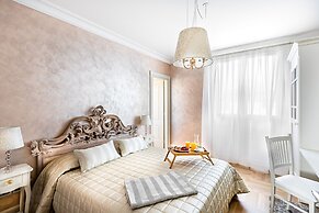 Luxury Lake Front Catullo A2 by Wonderful Italy