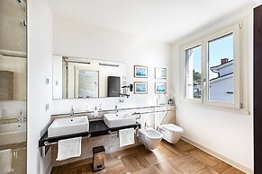 Luxury Lake Front Catullo A2 by Wonderful Italy